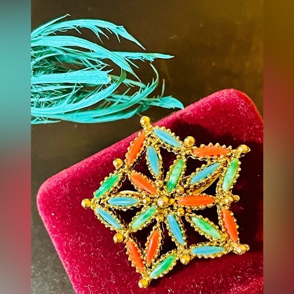 Vintage Five Point Gold Star Brooch - Picture 4 of 6